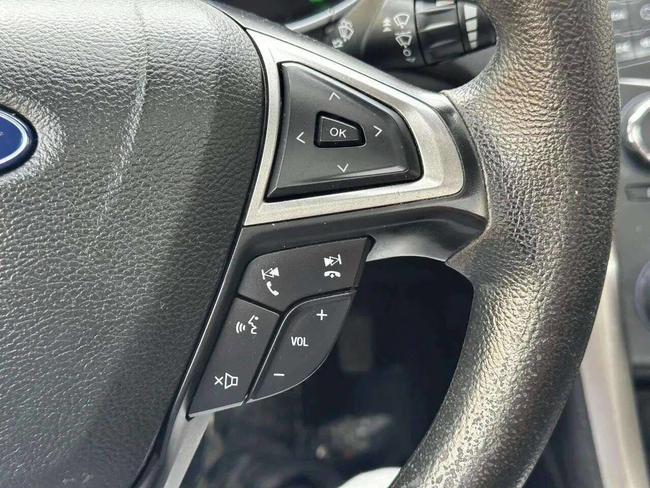 Used 2018 Ford Fusion SE image 10