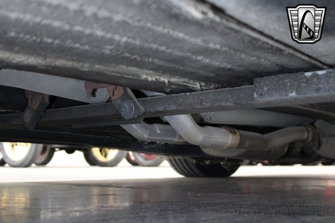 Used 2001 Lincoln Town Car Executive image 27