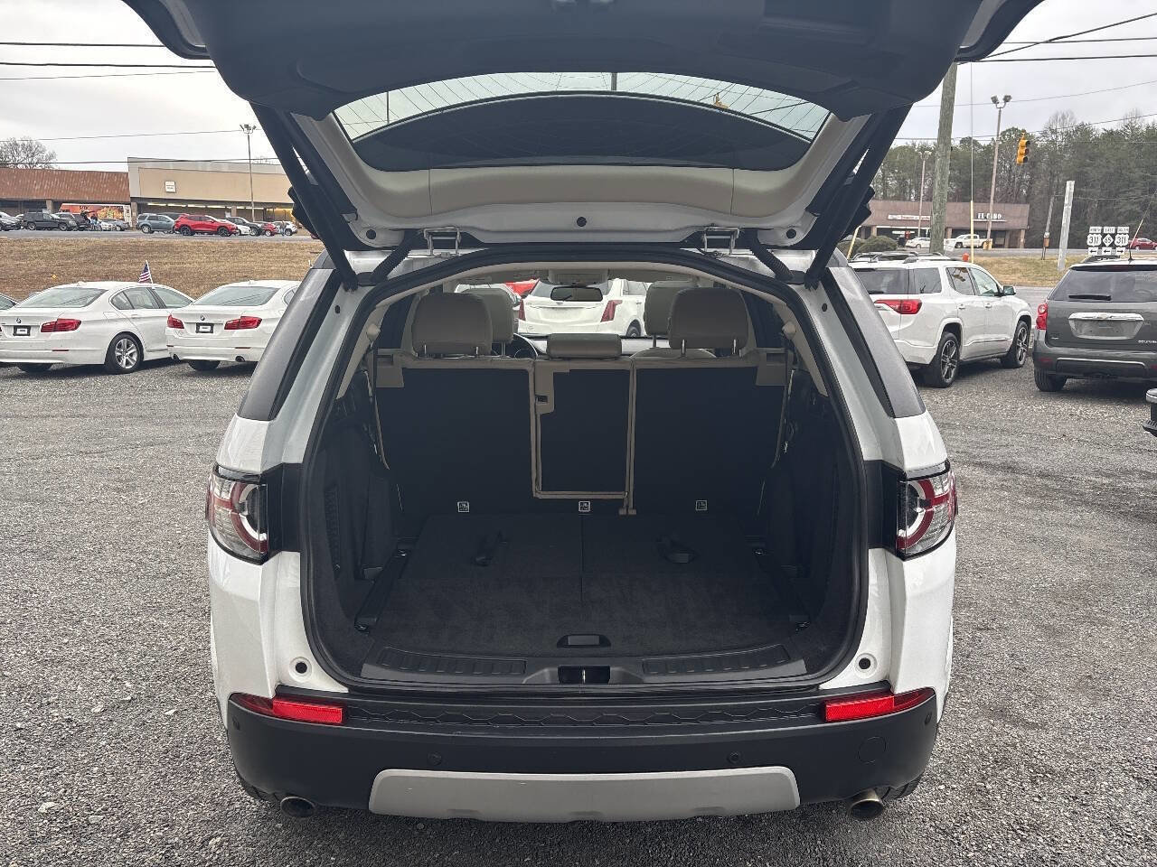 Used 2017 Land Rover Discovery Sport HSE image 24