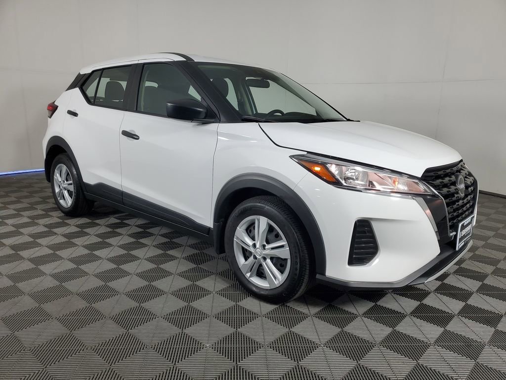 Used 2025 Nissan Kicks Play S FWD image 2