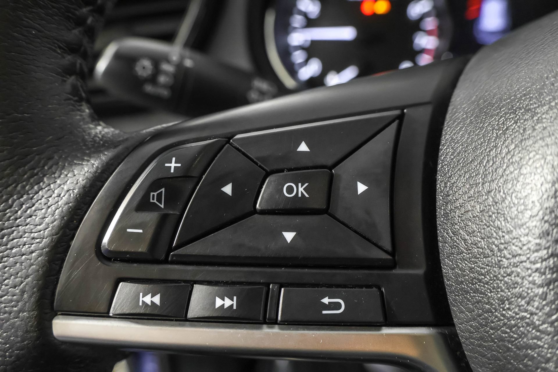 Used 2019 Nissan Rogue SV image 26