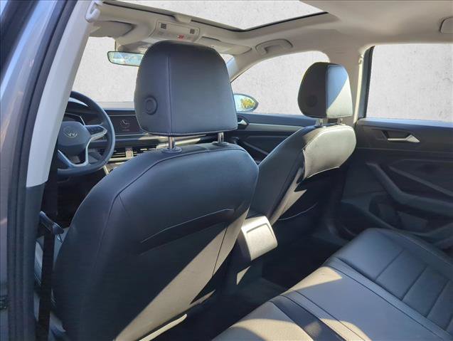 Certified 2024 Volkswagen Jetta SE w/ Panoramic Sunroof Package FWD image 30