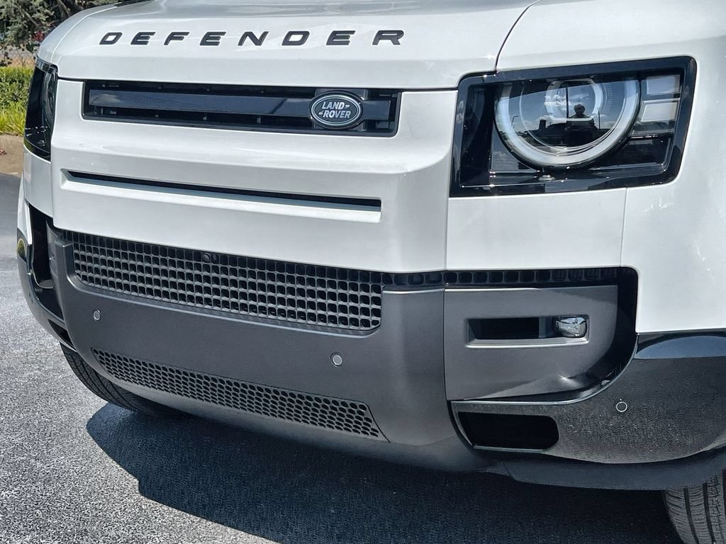 New 2026 Land Rover Defender 130 X-Dynamic SE AWD/4WD image 9
