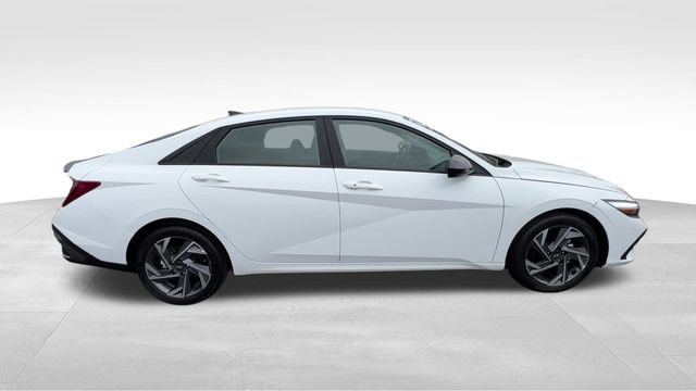 Used 2025 Hyundai Elantra Sport FWD image 8