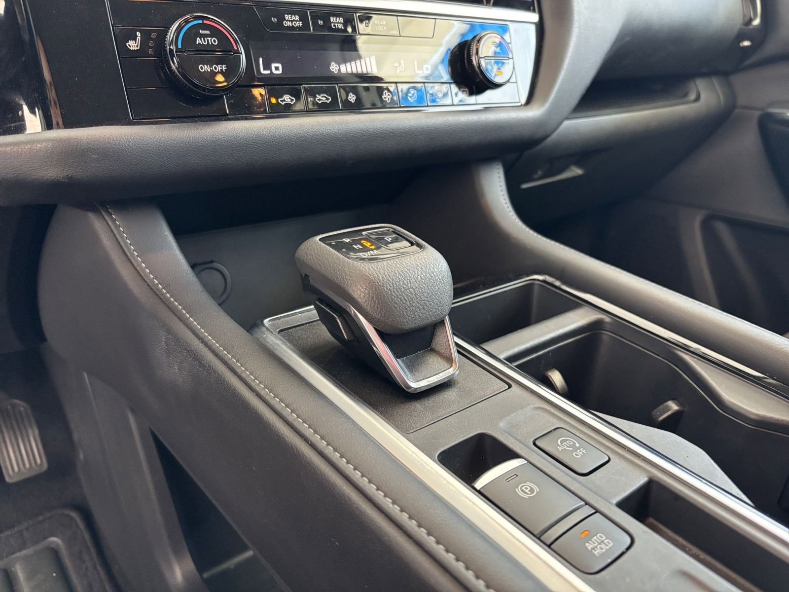 Used 2025 Nissan Pathfinder SV FWD image 43