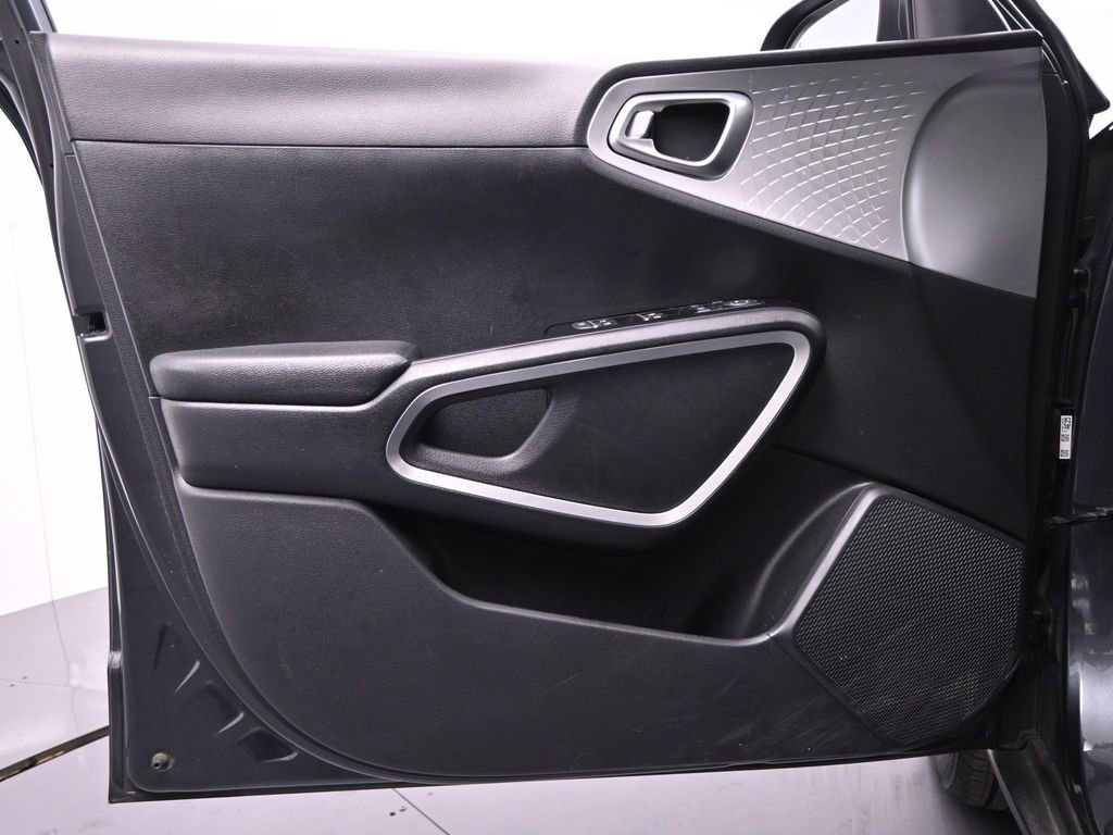 Used 2023 Kia Soul LX w/ LX Technology Package image 19