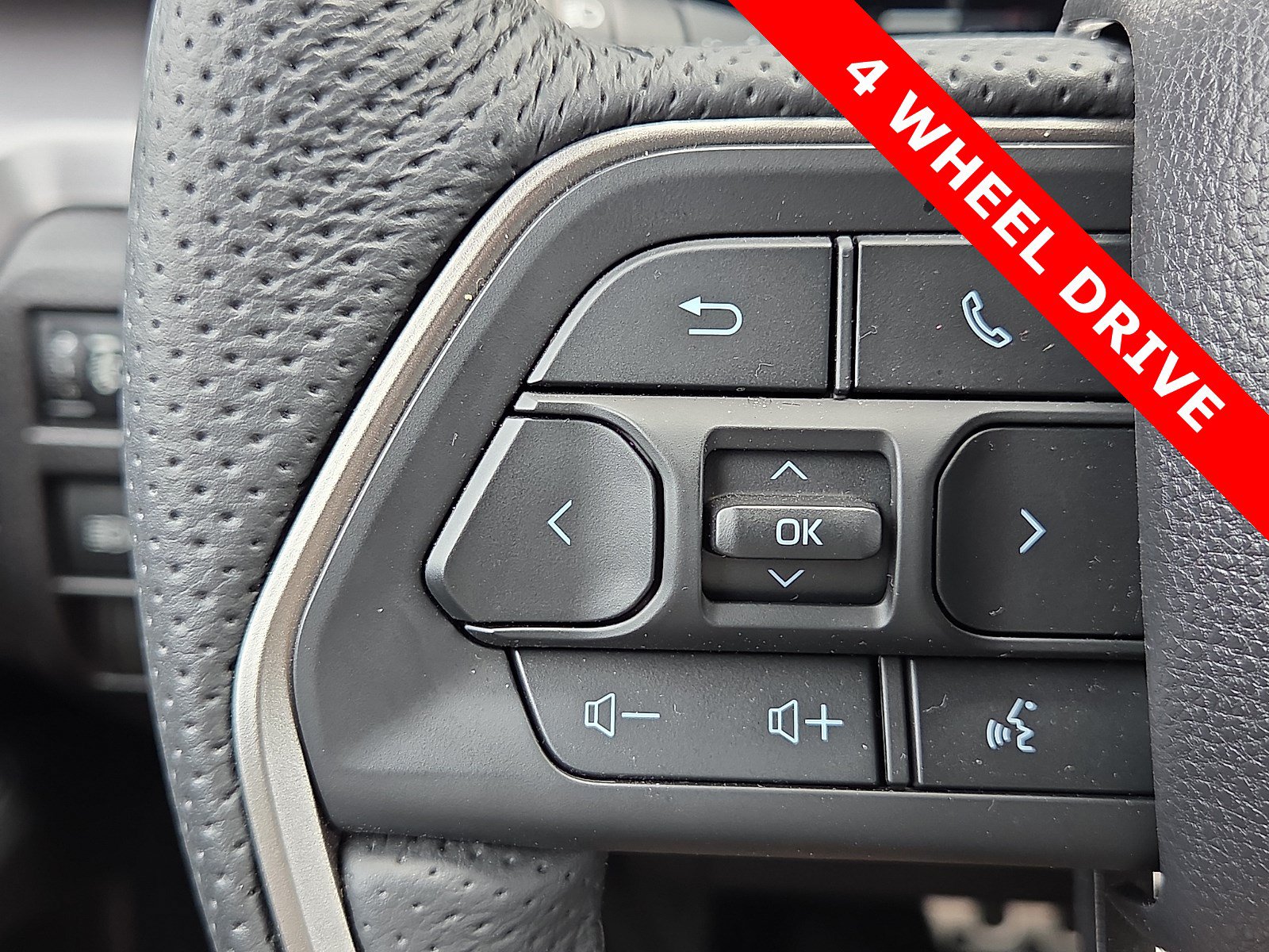 Used 2025 Toyota Tacoma TRD Sport AWD/4WD image 21