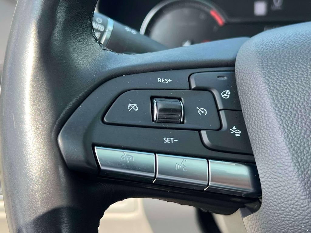 Used 2023 Cadillac XT4 Luxury w/ Cold Weather Package AWD/4WD image 21