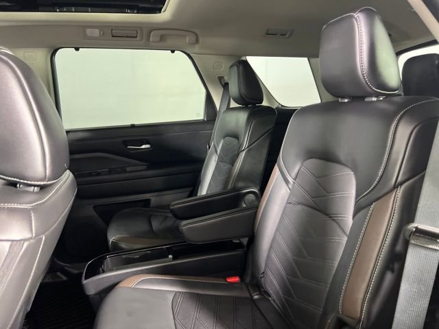 Used 2024 Nissan Pathfinder Platinum image 28