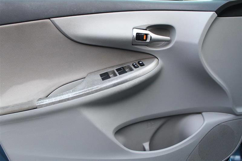 Used 2013 Toyota Corolla L image 11