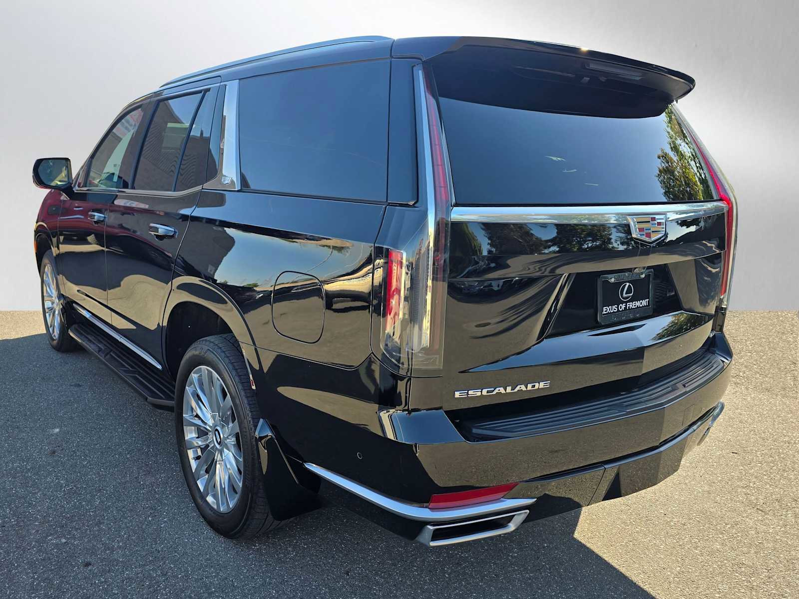 Used 2022 Cadillac Escalade Premium Luxury AWD/4WD image 5