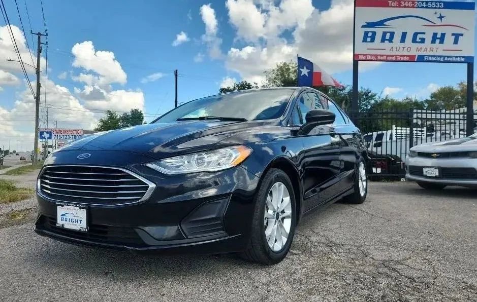 Used 2019 Ford Fusion SE image 1