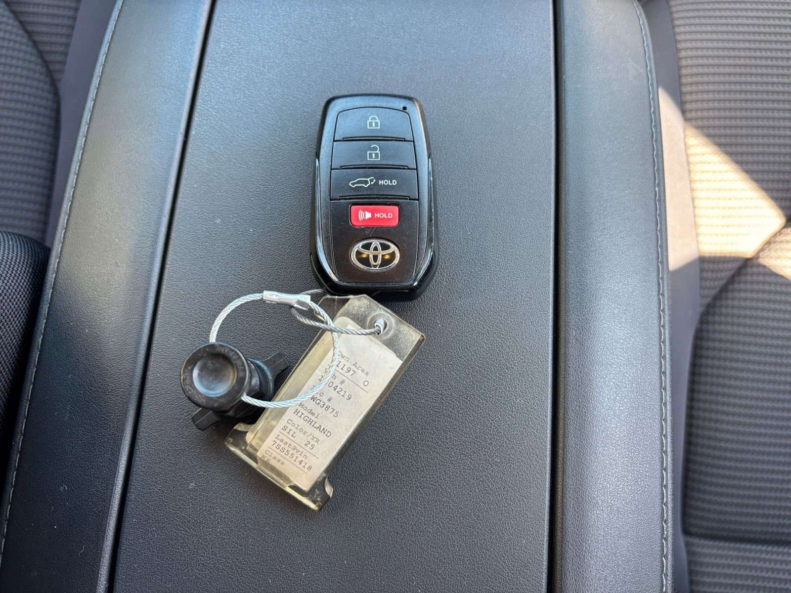 Used 2025 Toyota Highlander LE image 23