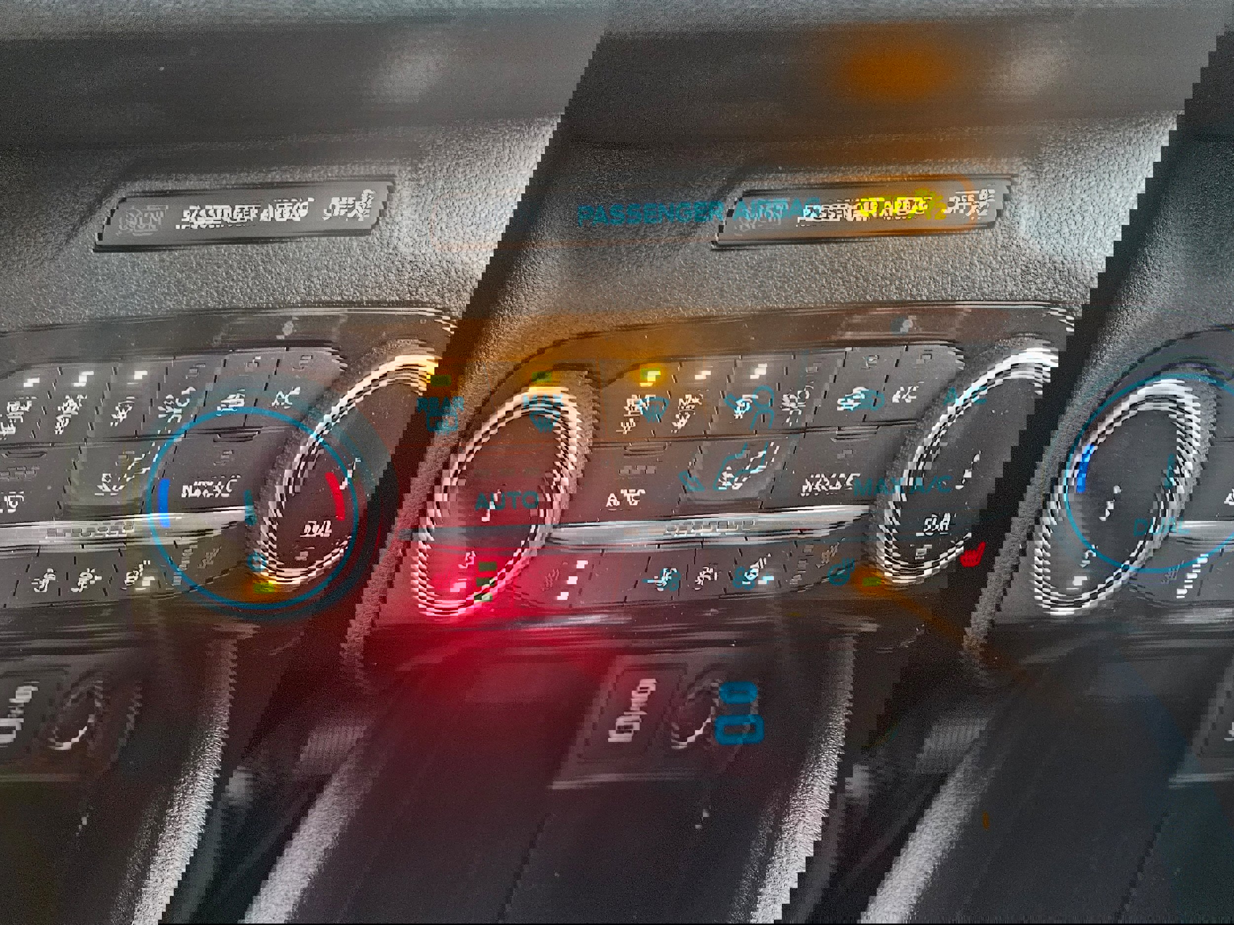 Certified 2022 Ford Escape SEL w/ SEL Stealth AWD Package image 23