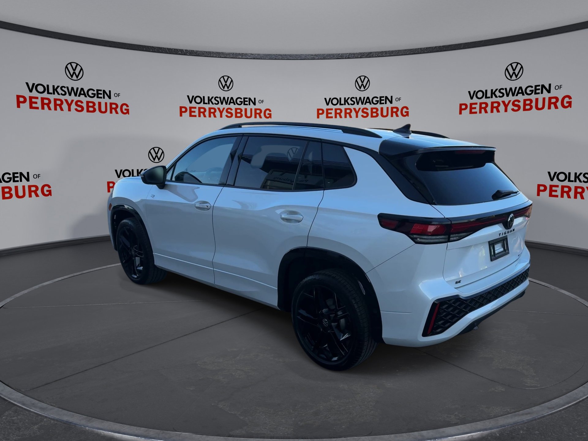 New 2026 Volkswagen Tiguan SE R-Line image 6