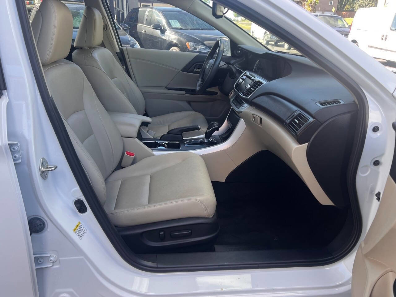 Used 2015 Honda Accord EX-L image 16