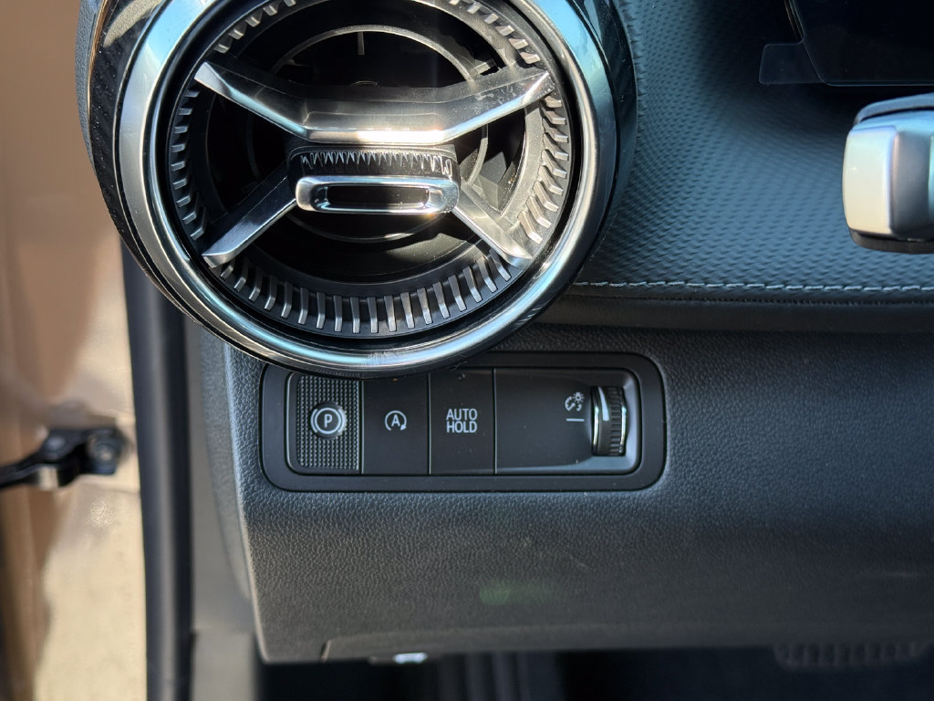 New 2027 Chevrolet Equinox LT w/ Convenience Package II FWD image 16