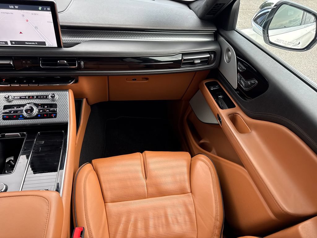 Used 2022 Lincoln Aviator Black Label AWD/4WD image 15