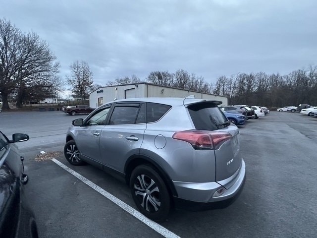 Used 2018 Toyota RAV4 LE image 5