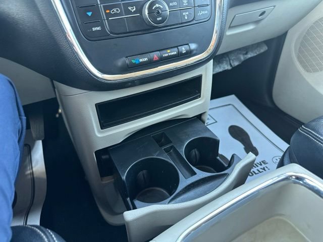Used 2015 Chrysler Town & Country Touring FWD image 41