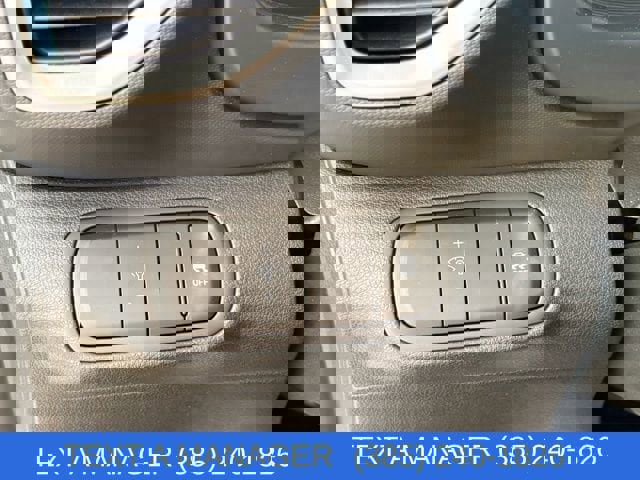 Used 2025 Hyundai Venue SE image 15