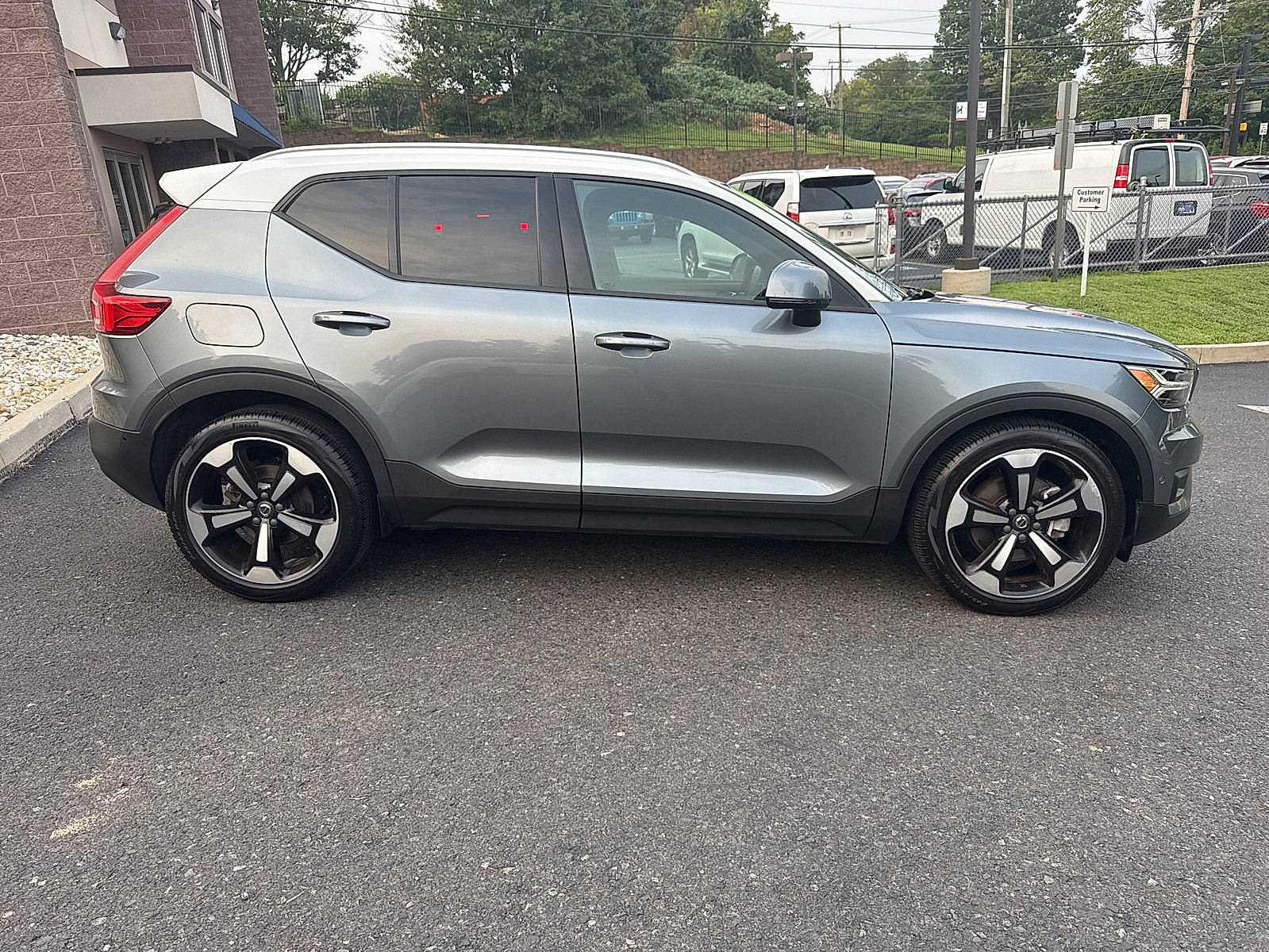 Used 2019 Volvo XC40 T5 Momentum AWD/4WD image 3