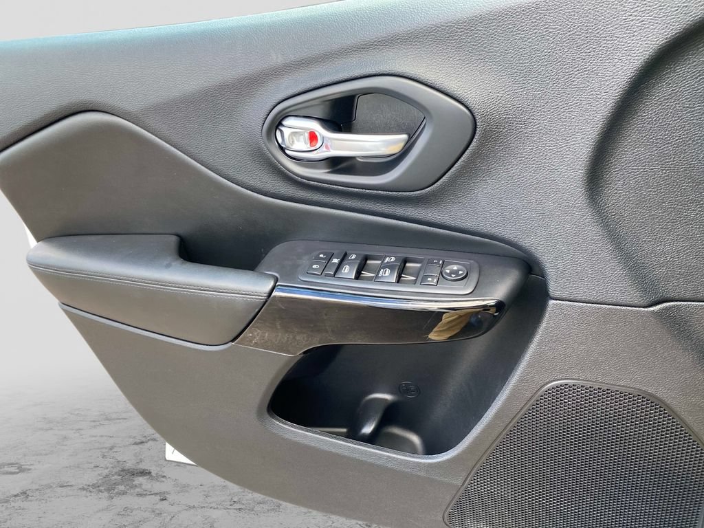 Certified 2020 Jeep Cherokee Latitude Plus AWD/4WD image 23