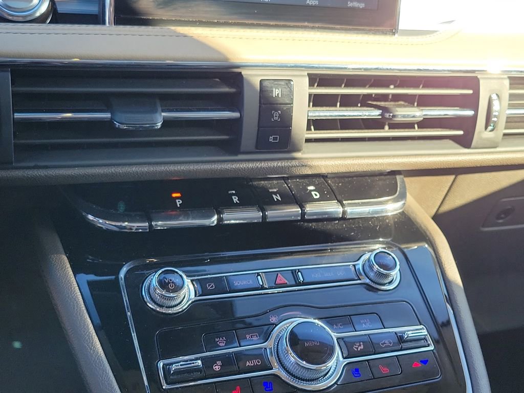 Used 2022 Lincoln Corsair FWD w/ Premium Package image 28