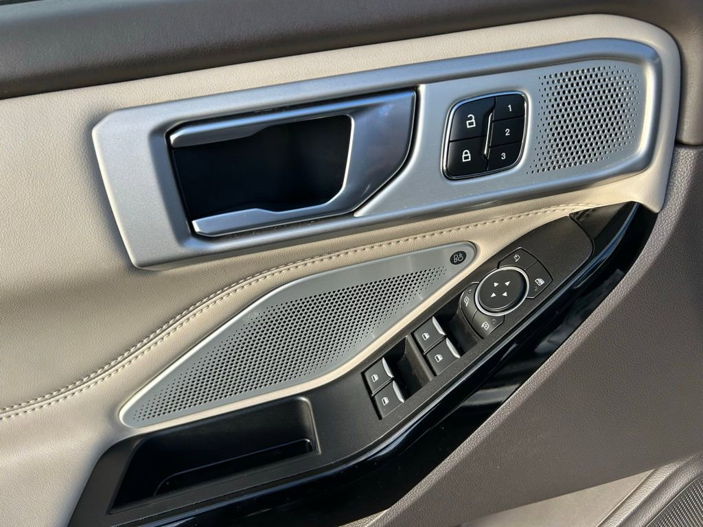 Certified 2022 Ford Explorer Platinum w/ Equipment Group 601A image 14