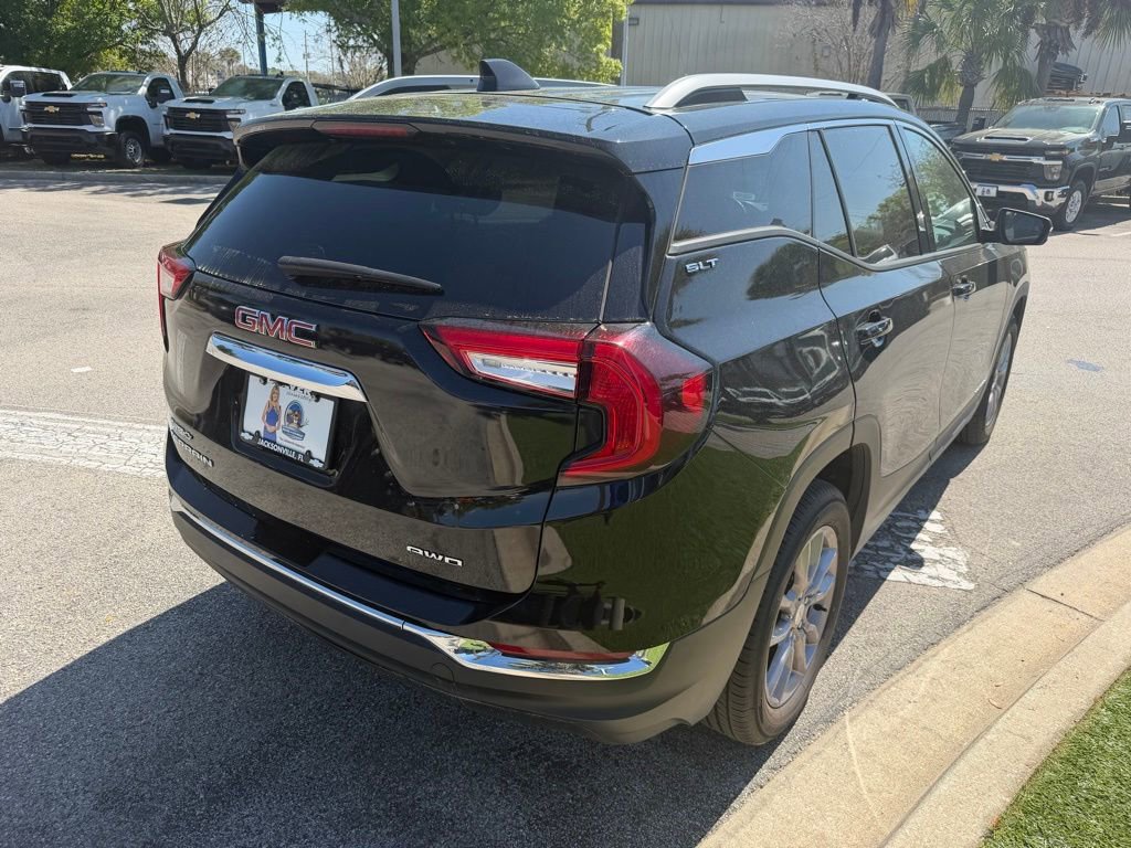 Used 2023 GMC Terrain SLT image 4