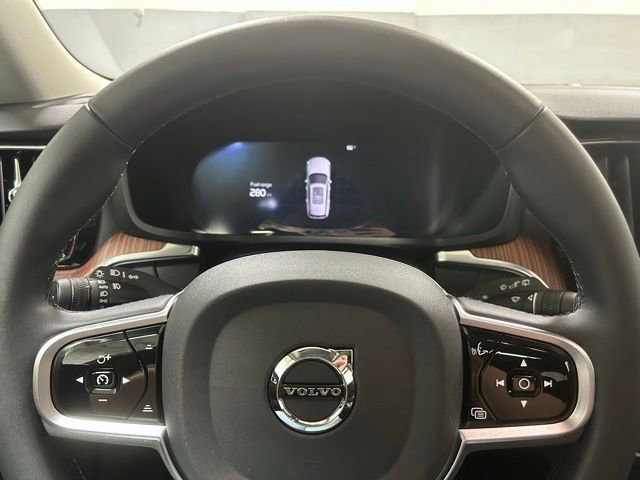 Used 2025 Volvo V60 B5 Cross Country Plus image 13