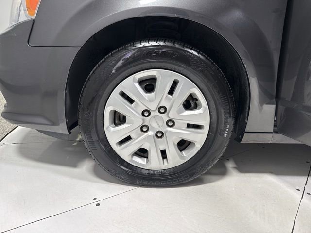Used 2018 Dodge Grand Caravan SE w/ UConnect Hands-Free Group image 5
