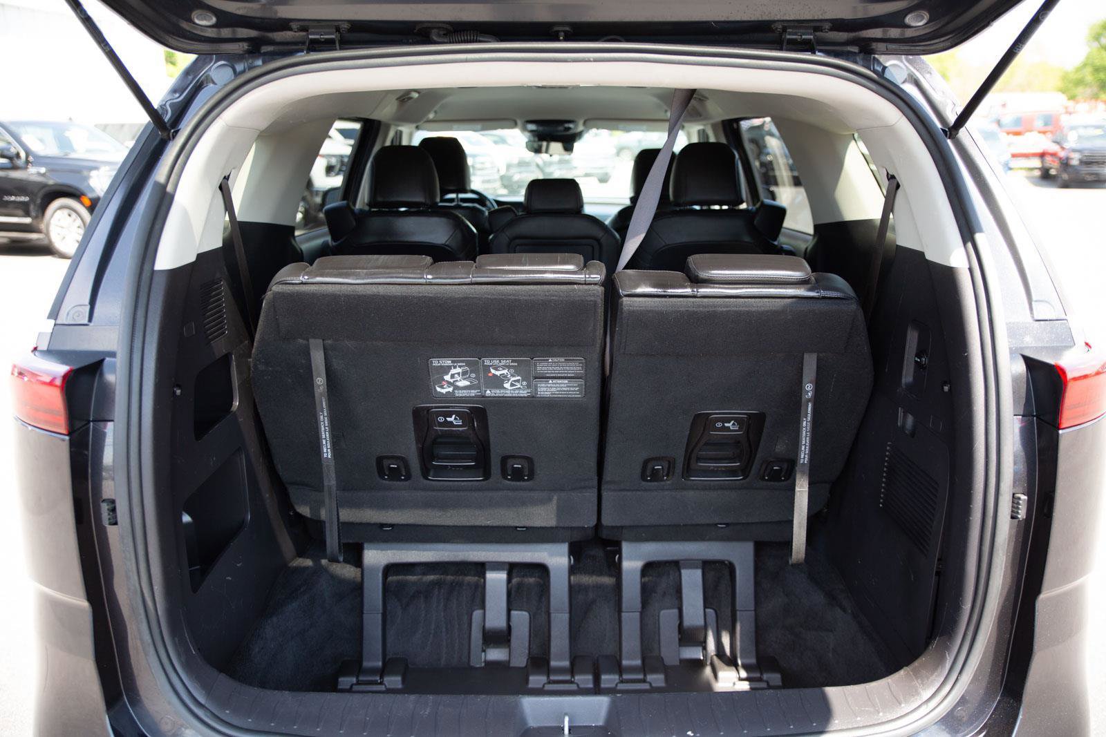 Used 2022 Kia Carnival LX FWD image 26