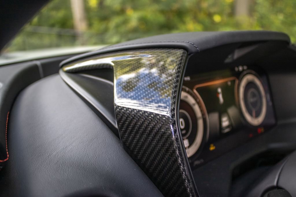 Used 2025 Aston Martin DBX 707 image 30