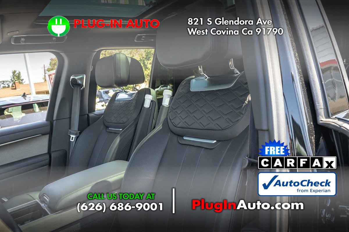 Used 2025 Land Rover Range Rover SV image 9