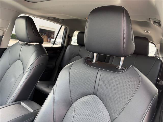 Used 2023 Toyota Highlander Limited AWD/4WD image 25