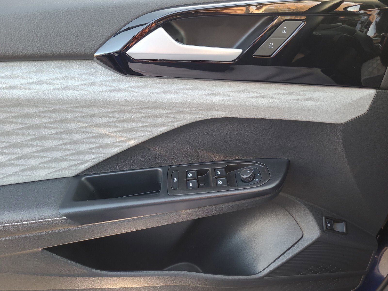 Used 2024 Volkswagen Taos S image 24