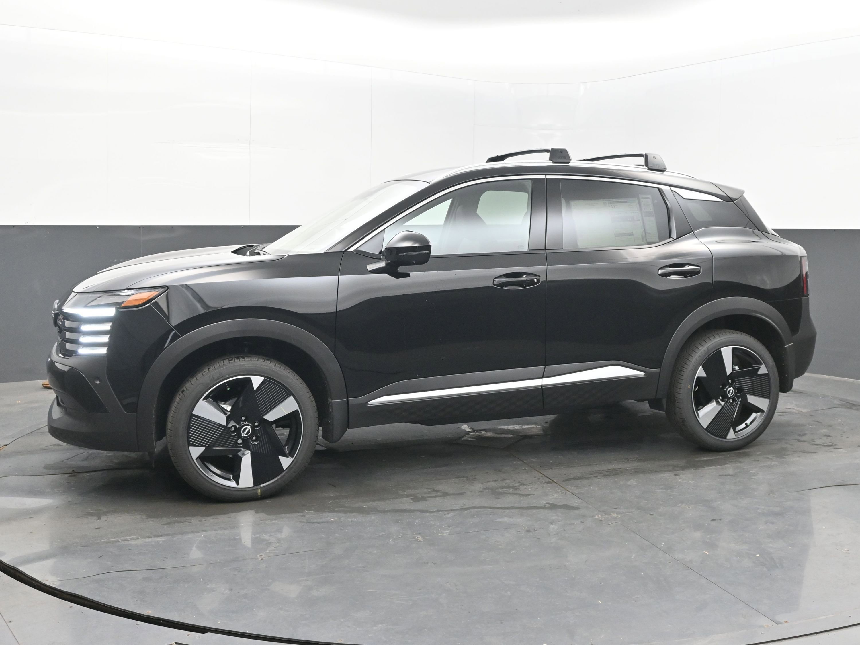 New 2026 Nissan Kicks SR w/ Cold Weather Package image 4