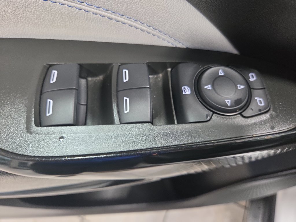 Used 2025 Chevrolet Trax LT w/ LT Convenience Package FWD image 28