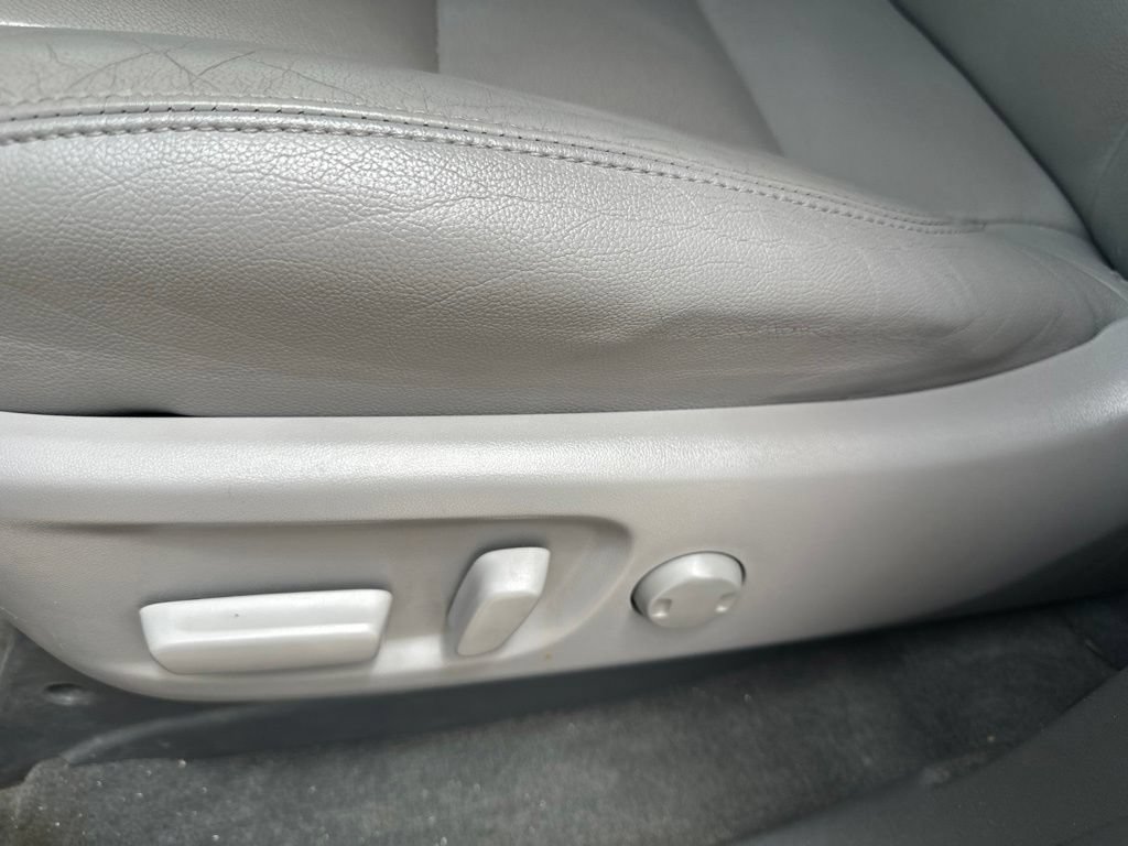 Used 2015 Toyota Sienna XLE Premium FWD image 5