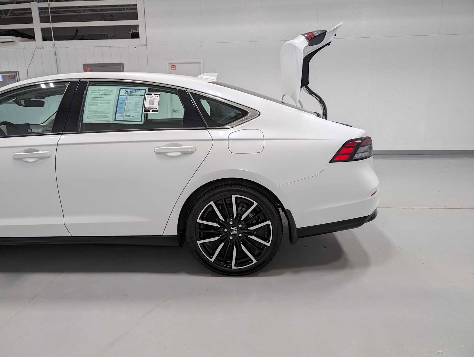 Used 2023 Honda Accord Touring image 11
