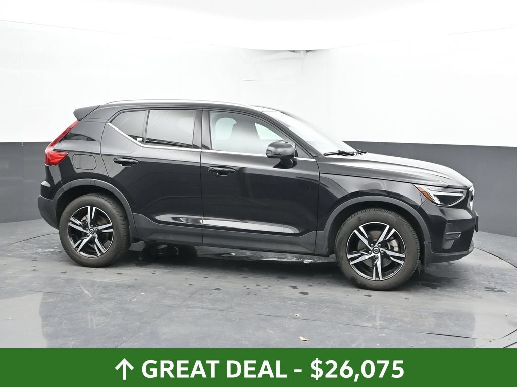 Used 2025 Volvo XC40 B5 Core AWD/4WD image 5
