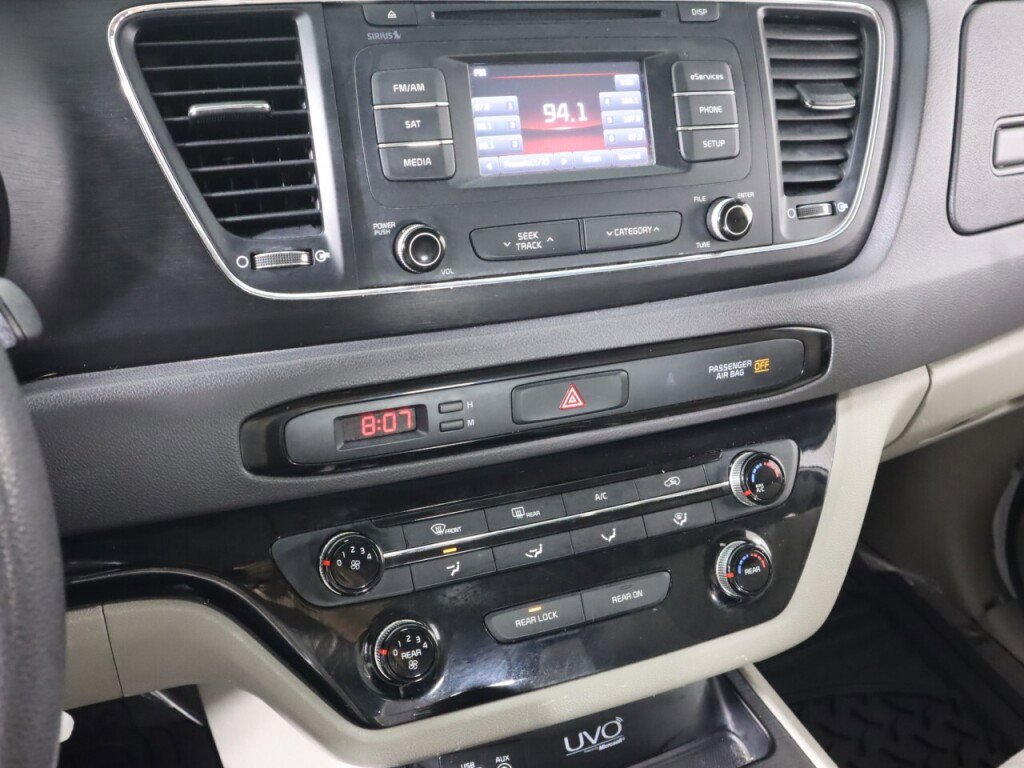 Used 2016 Kia Sedona LX w/ LX Convenience Package image 16