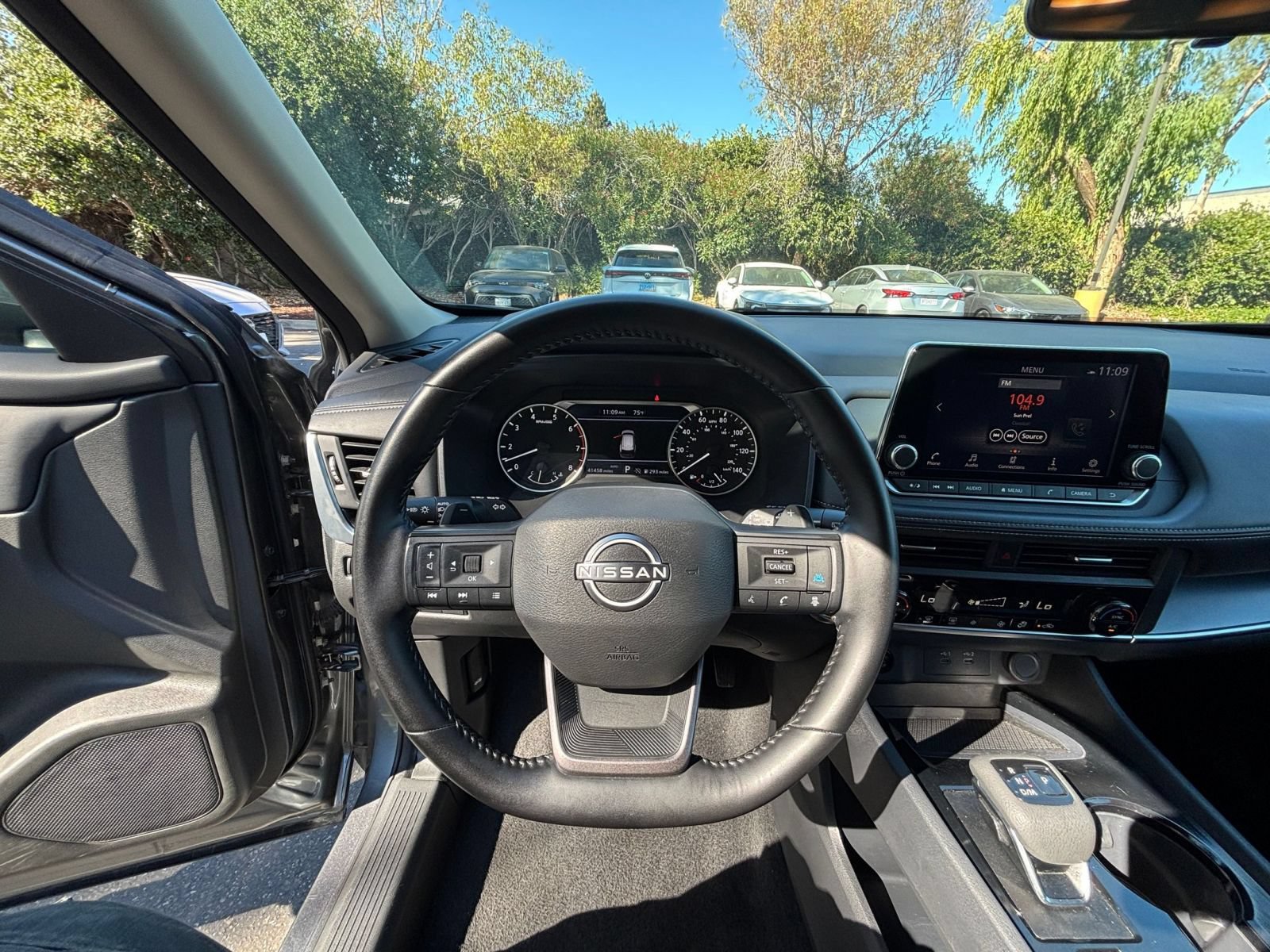 Used 2025 Nissan Rogue SV AWD/4WD image 35