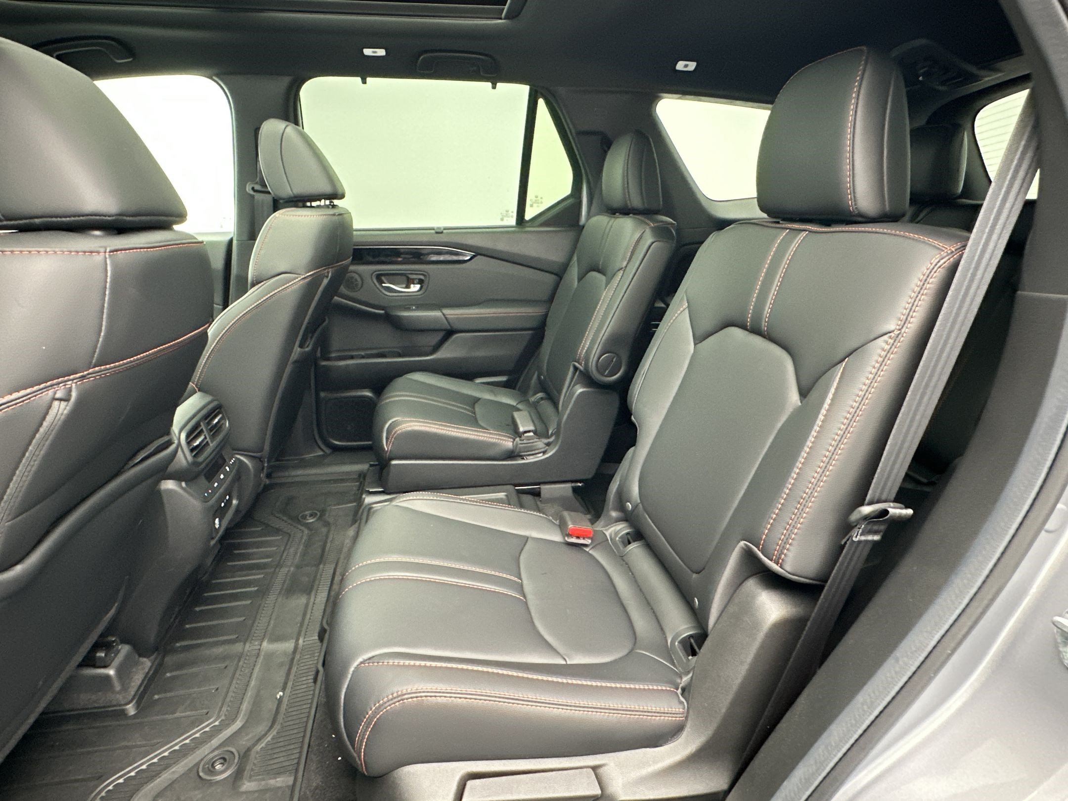 Used 2025 Honda Pilot TrailSport image 20