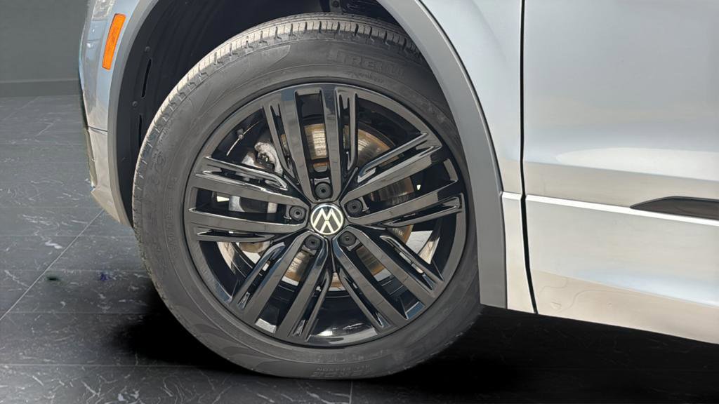 Used 2022 Volkswagen Tiguan SE R-Line image 29