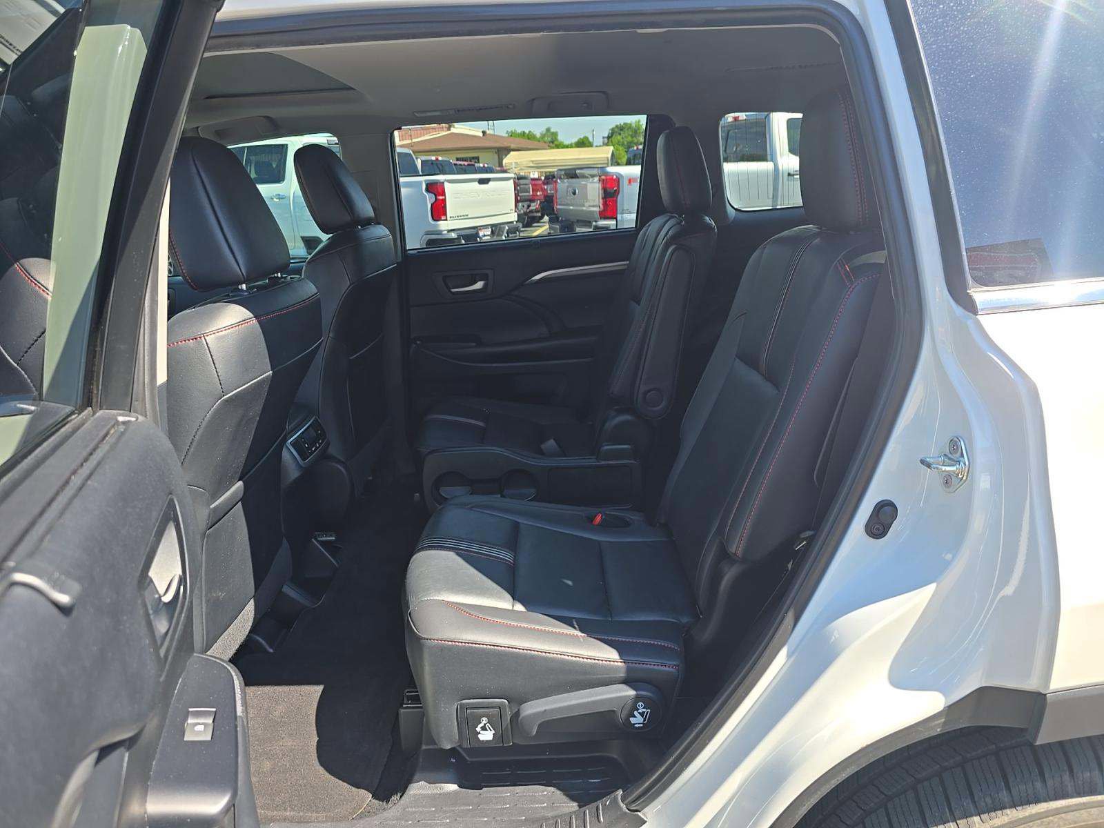 Used 2019 Toyota Highlander SE AWD/4WD image 5