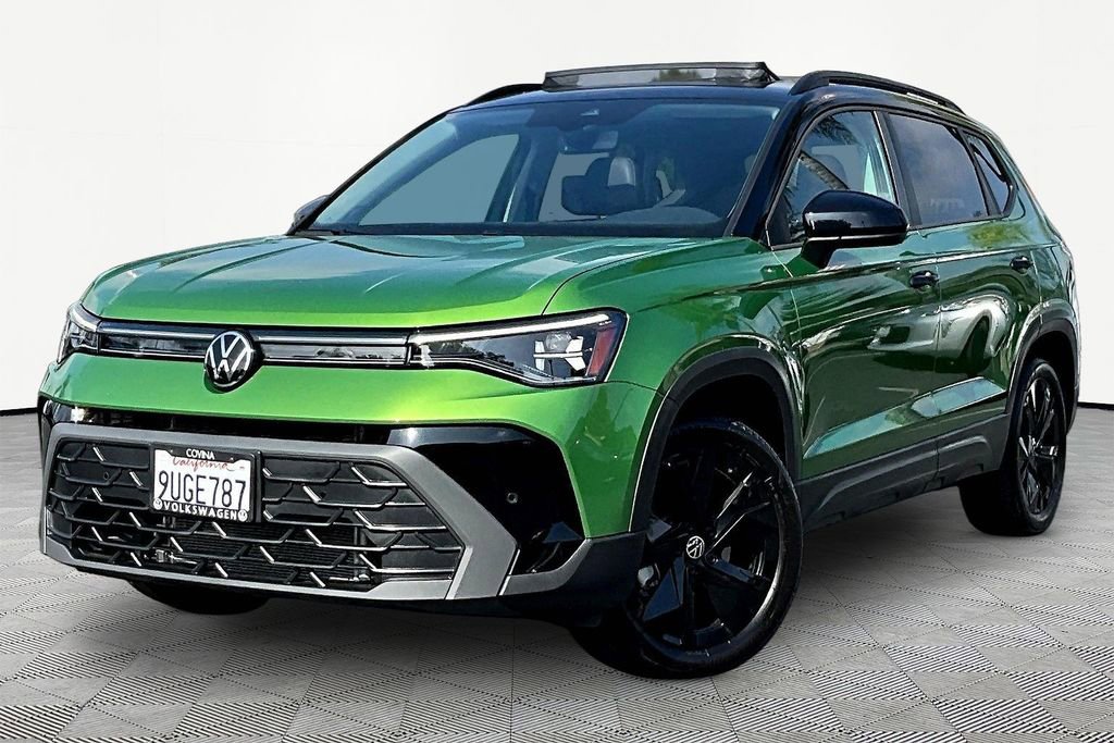 Used 2025 Volkswagen Taos SE image 3