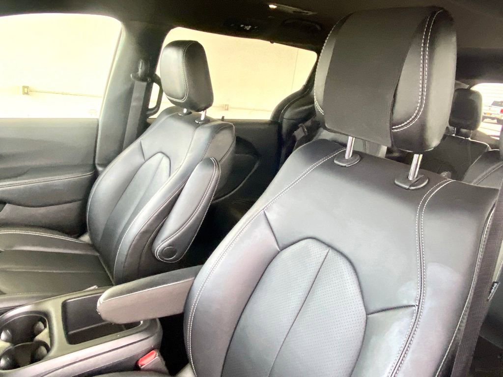 Used 2025 Chrysler Pacifica Select FWD image 13