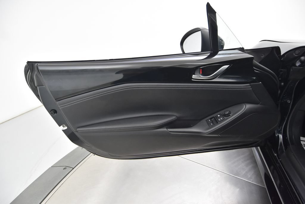 Used 2025 MAZDA MX-5 Miata RF Club RWD image 40